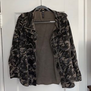 Deep camo light jacket